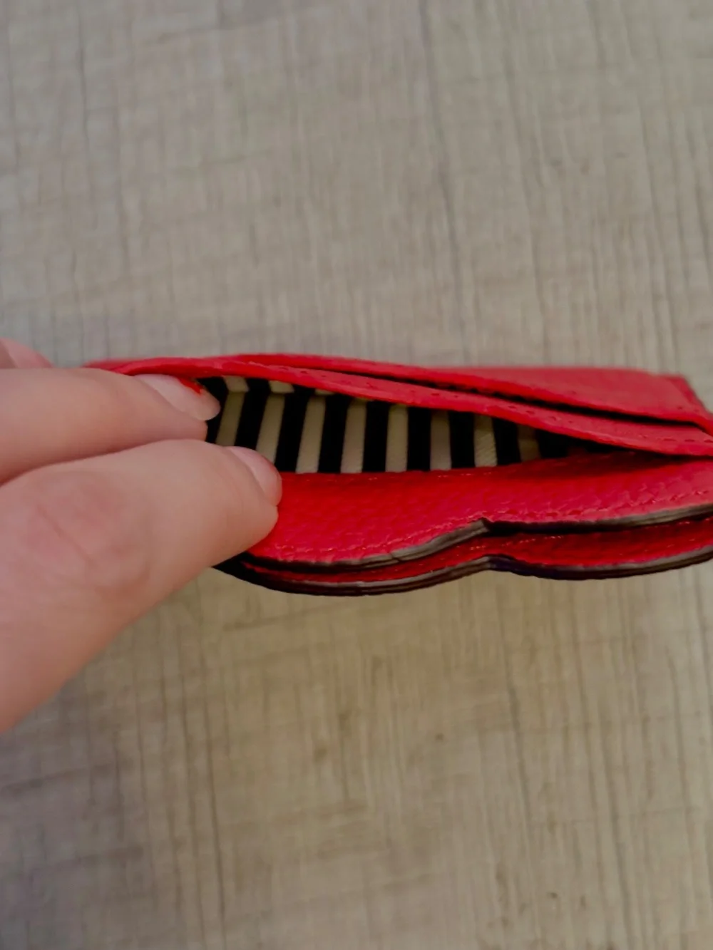 Kate Spade Leewood Place Red Leather Card Holder Wallet Coastal Nautical Luxury